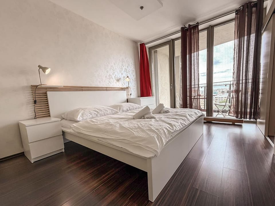 Bed, Photo of the whole room, Bedroom, towels