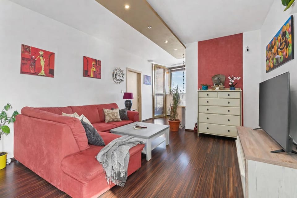 TV and multimedia, Living room, Photo of the whole room, Seating area, Evening entertainment