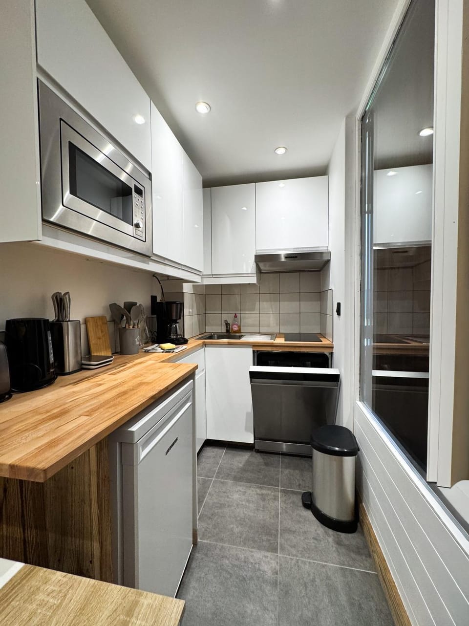 Kitchen or kitchenette
