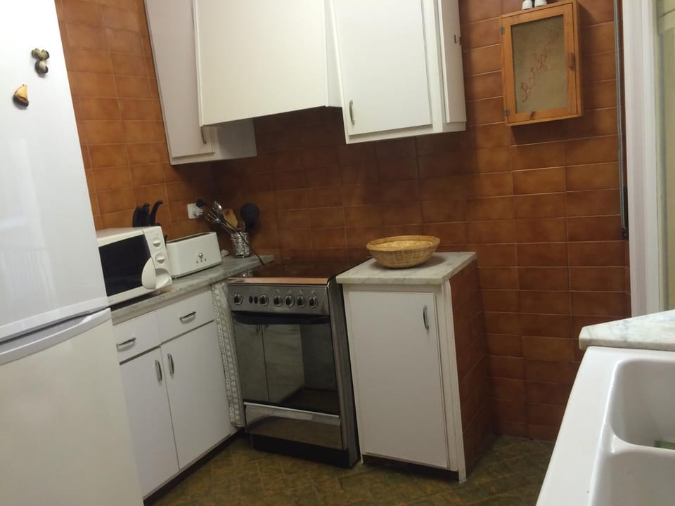 Apartamento en Calella para estancias de temporada con piscina y parking Apartment in Llafranc