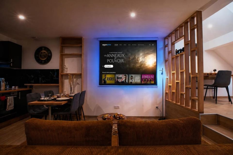 TV and multimedia, Living room, Dining area
