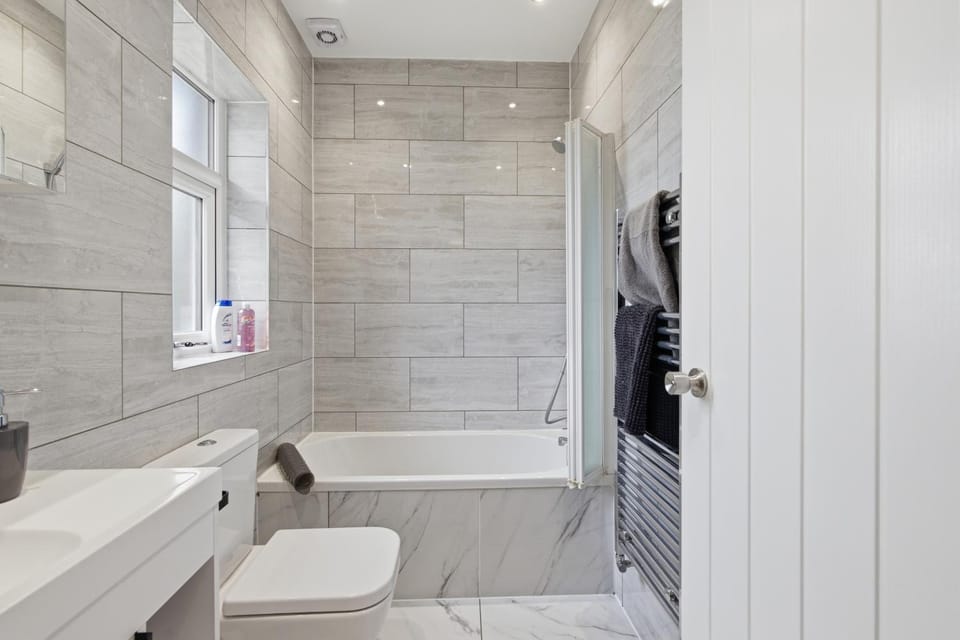 Shower, Toilet, Bathroom, Bath