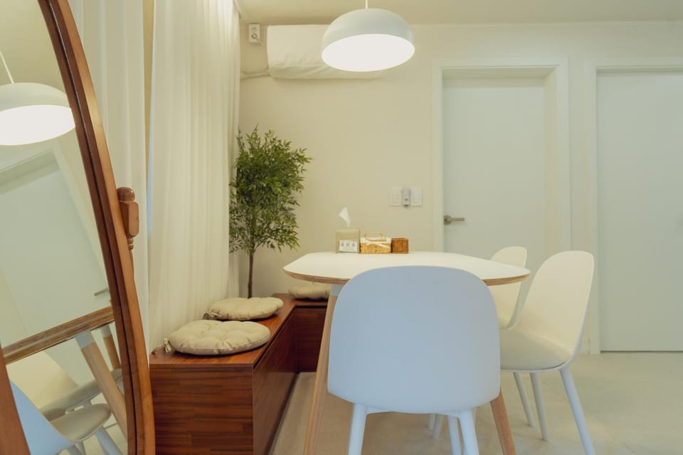 Living room, Seating area, Dining area