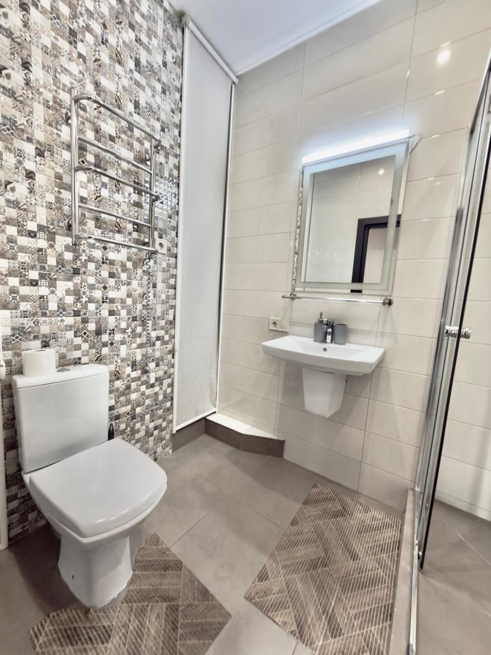 Shower, Toilet