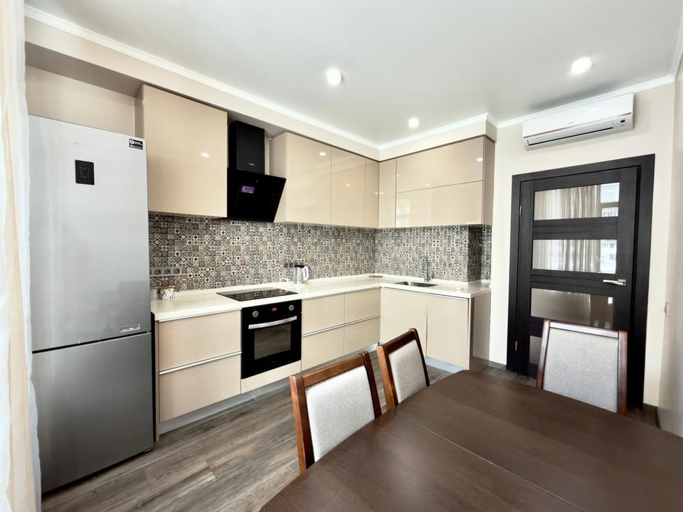 TV and multimedia, Kitchen or kitchenette, Dining area, minibar, oven, pet friendly, stove
