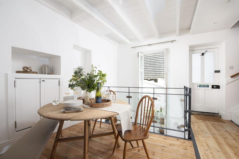 Dining area, heating, internet, pet friendly