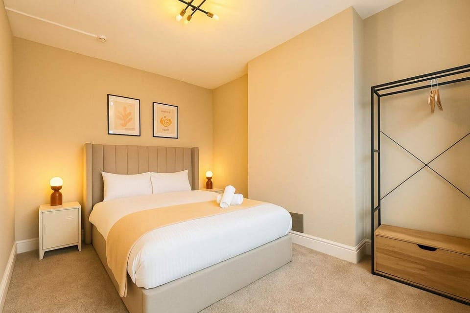 3 Bedroom Central Apartment For 6 - Free Parking Apartment in Cardiff