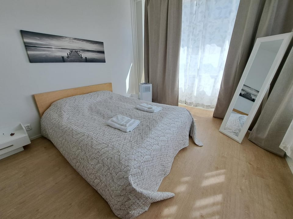 Bed, Bedroom, furniture, air conditioner