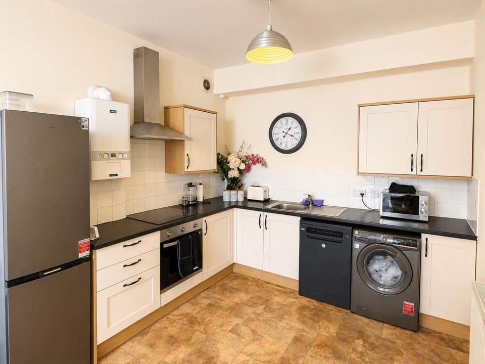 Bright Airy 2 Double Bedroom Flat in Town Centre Apartment in Berwick -upon Tweed Bridge
