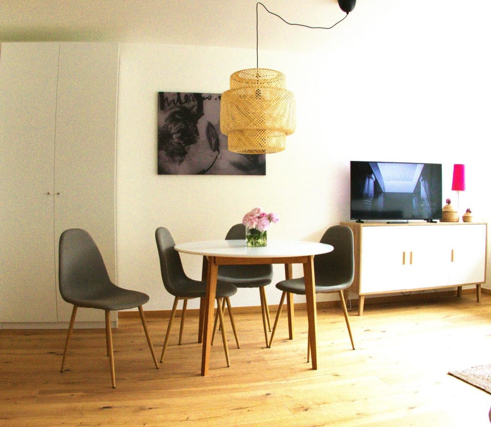 TV and multimedia, Dining area