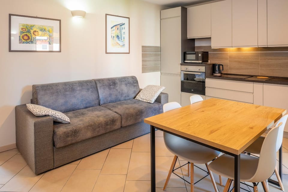 Lake & Mountain Apartments Apartment in Peschiera del Garda