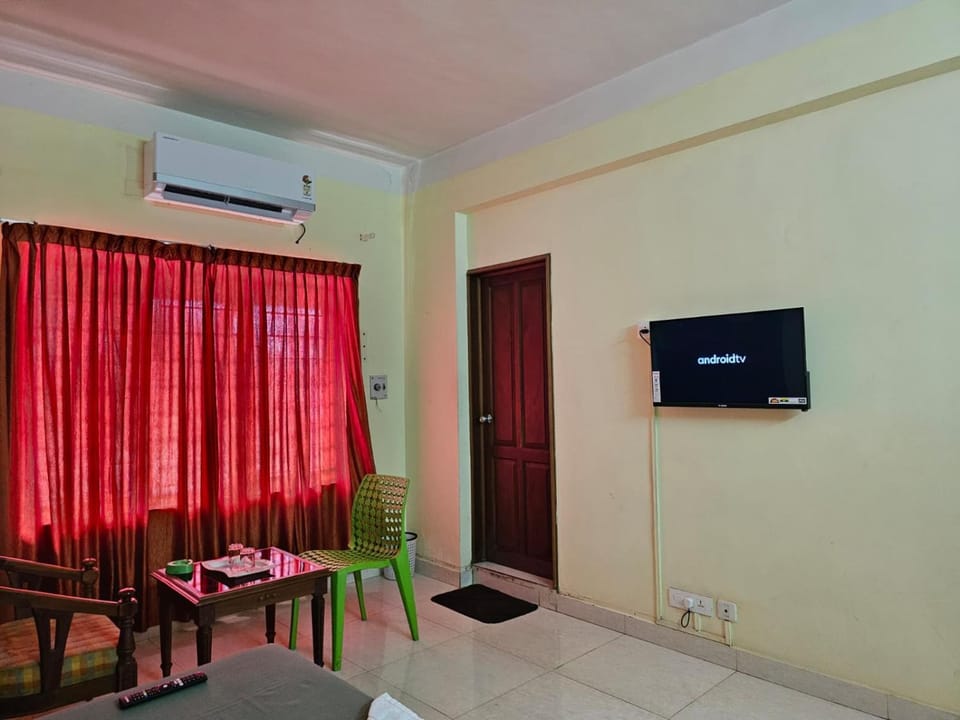 Bed, TV and multimedia, Bedroom, furniture, air conditioner