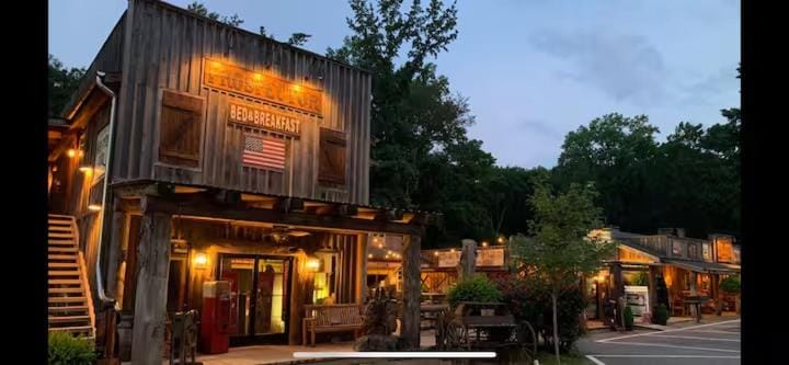 The Prospector Inn in Pickwick Lake