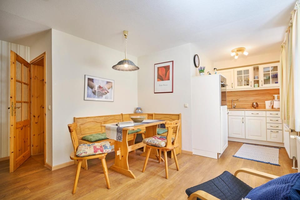 Dining area, kitchen