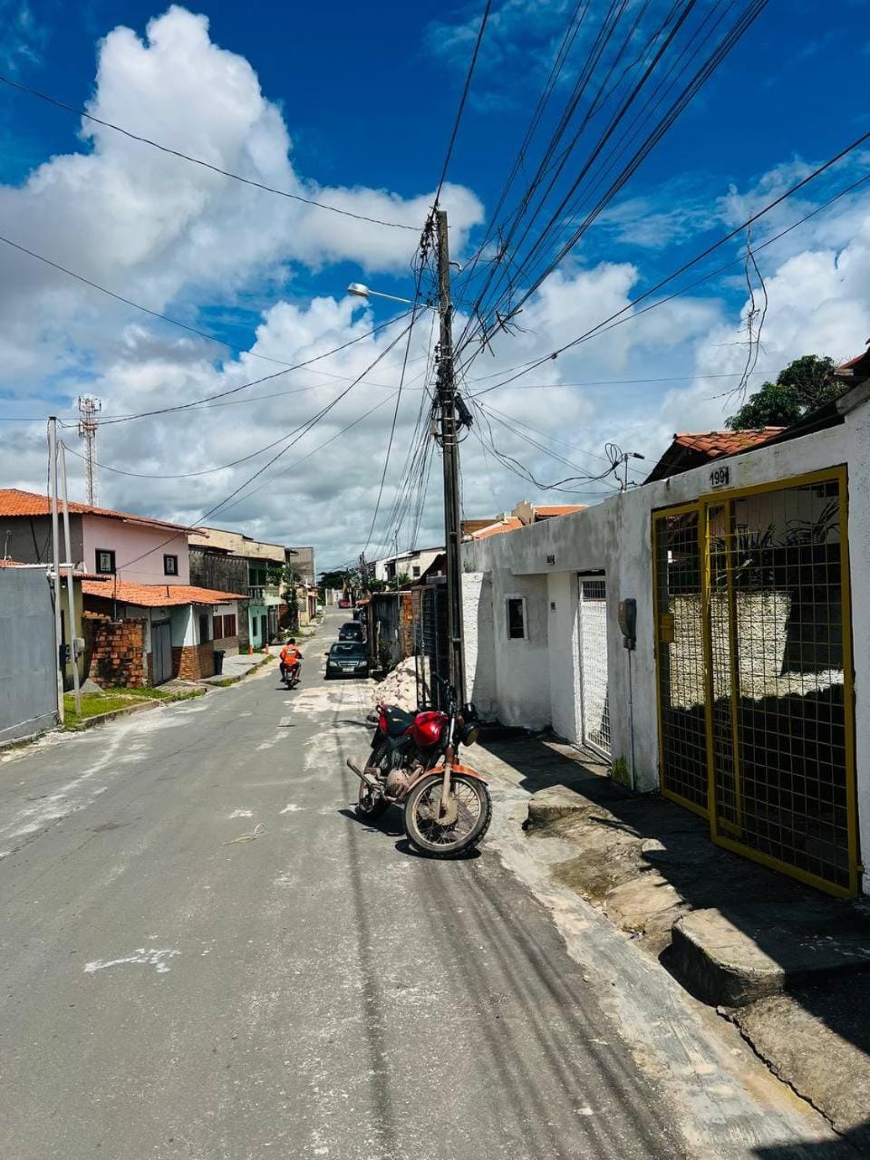 Property building, Day, Neighbourhood, Street view