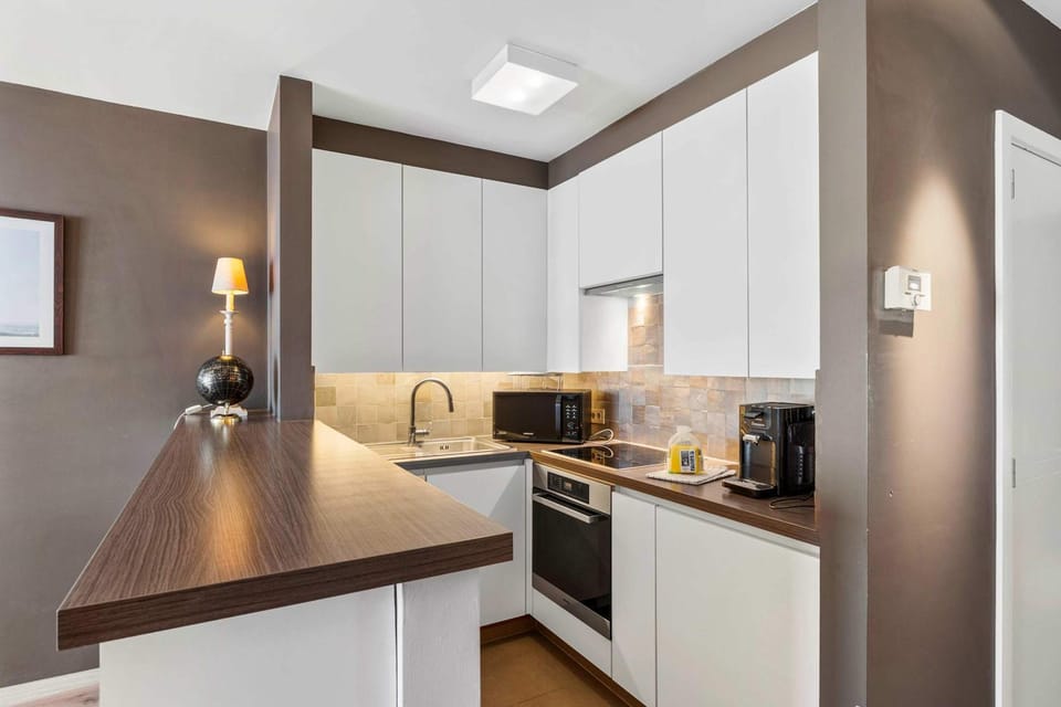Stylish renovated 2-bedroom apartment in with garage Apartment in Knokke-Heist