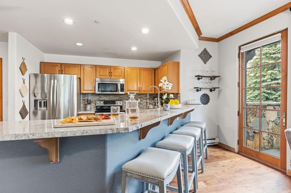 Vail Valley Retreat - Shared Hot Tub Pool House in Edwards
