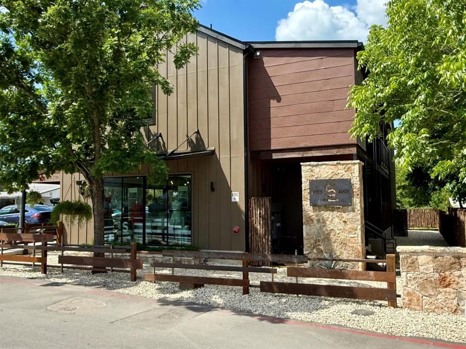 Property building, Day, Street view