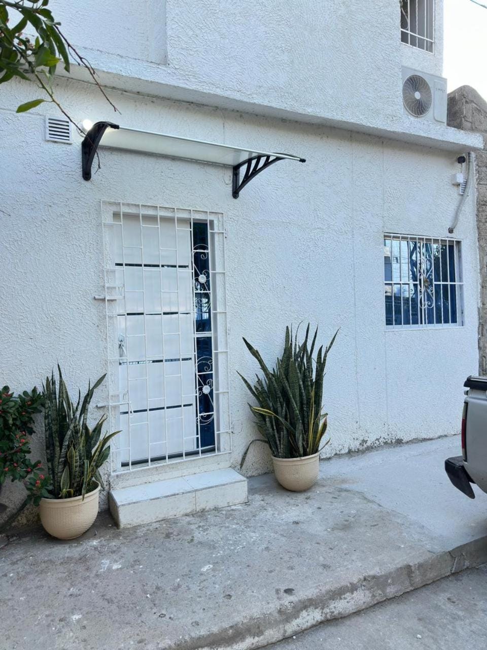 Facade/entrance