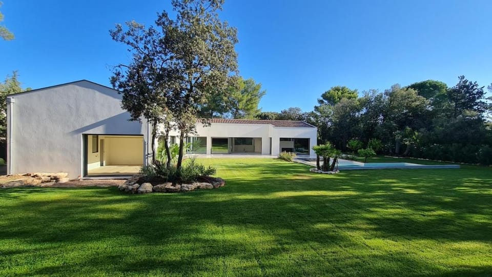 Beautiful Family Home in Aix-en-Provence with Swimming Pool Villa in Aix-en-Provence