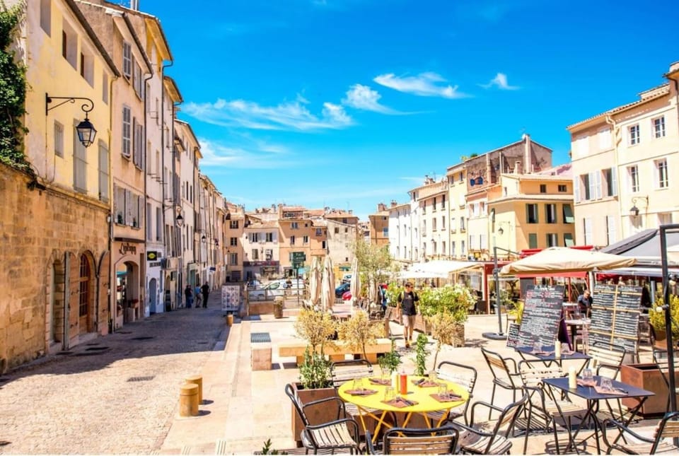 Beautiful Family Home in Aix-en-Provence with Swimming Pool Villa in Aix-en-Provence