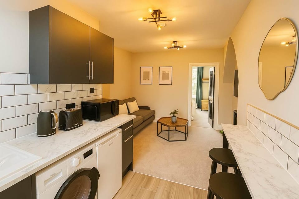 Central 2-Bed Apartment for 4 - Free Parking Apartment in Cardiff
