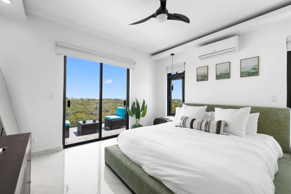 Bed, Photo of the whole room, Bedroom, air conditioner