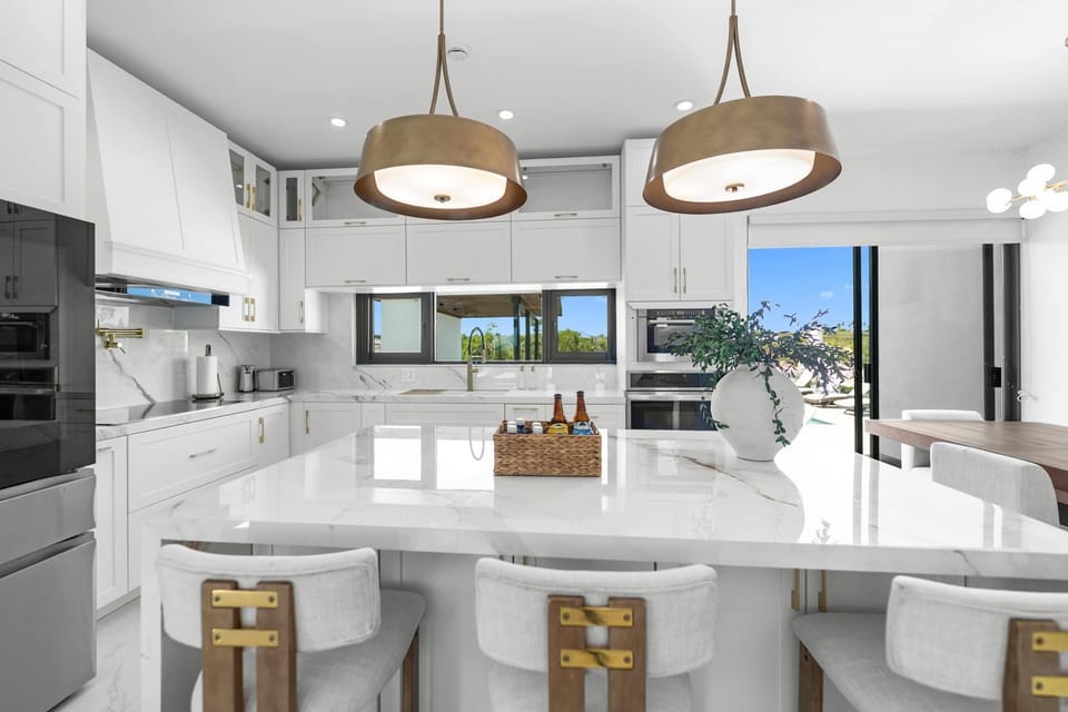 Kitchen or kitchenette, Dining area, oven, stove