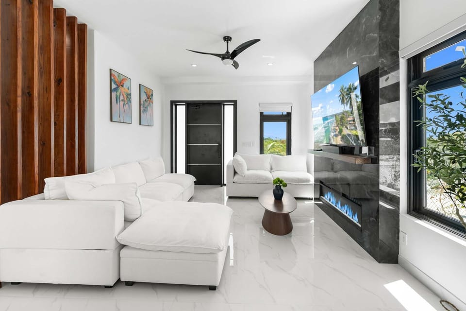 TV and multimedia, Living room, Seating area, fireplace