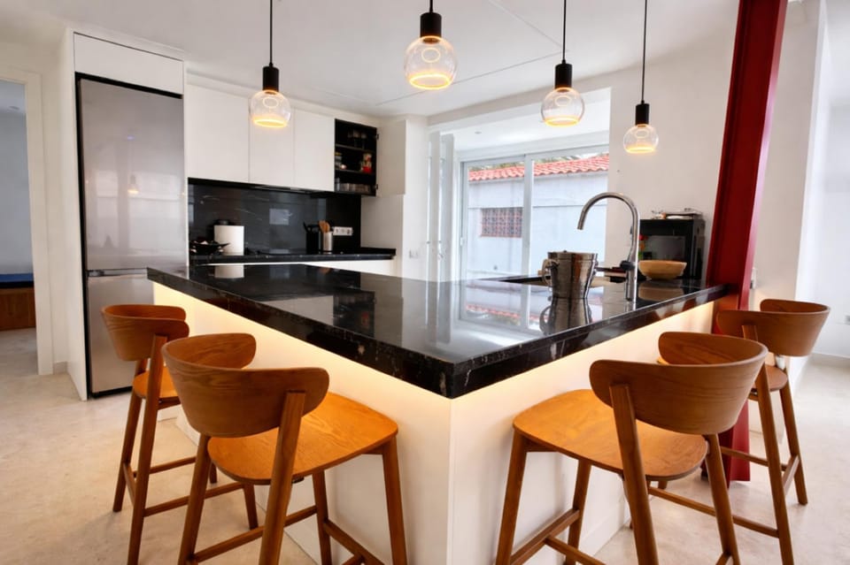 Kitchen or kitchenette, Seating area, Dining area