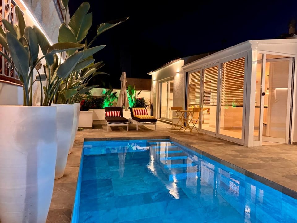 Night, Balcony/Terrace, Swimming pool