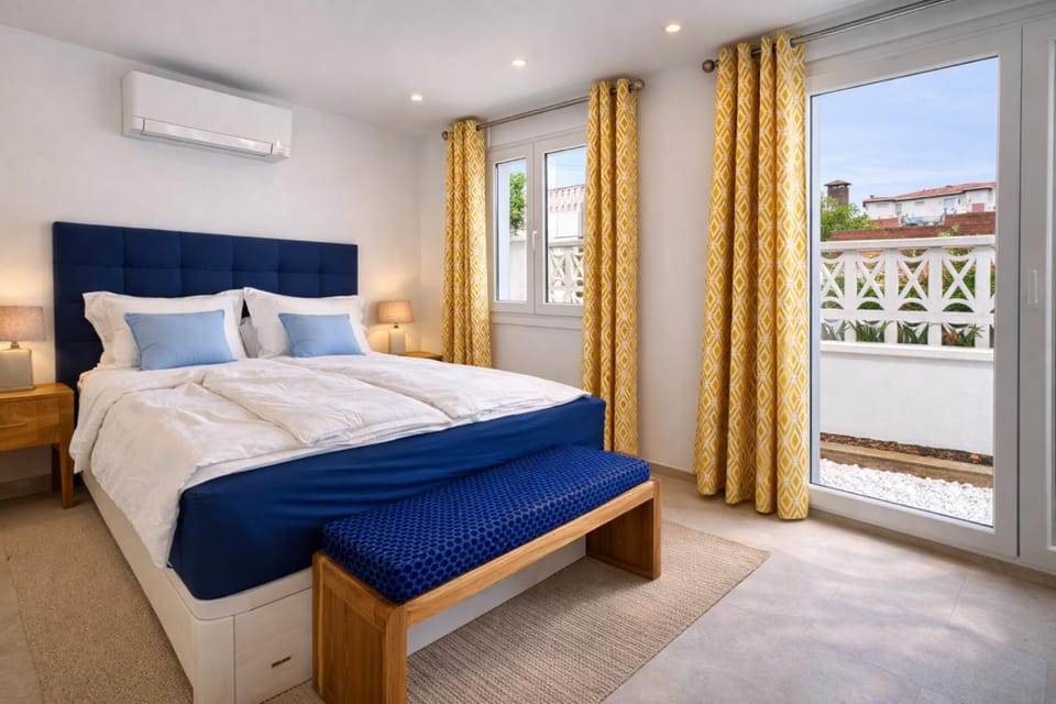 Bed, View (from property/room), Photo of the whole room, Bedroom, air conditioner