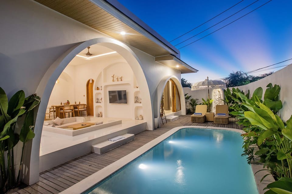 Patio, Pool view, Swimming pool, sunbed