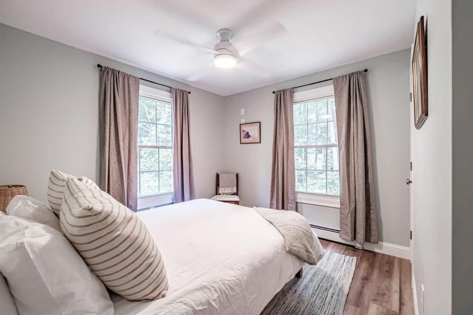 Cozy Family Home with Beach Access House in Raymond