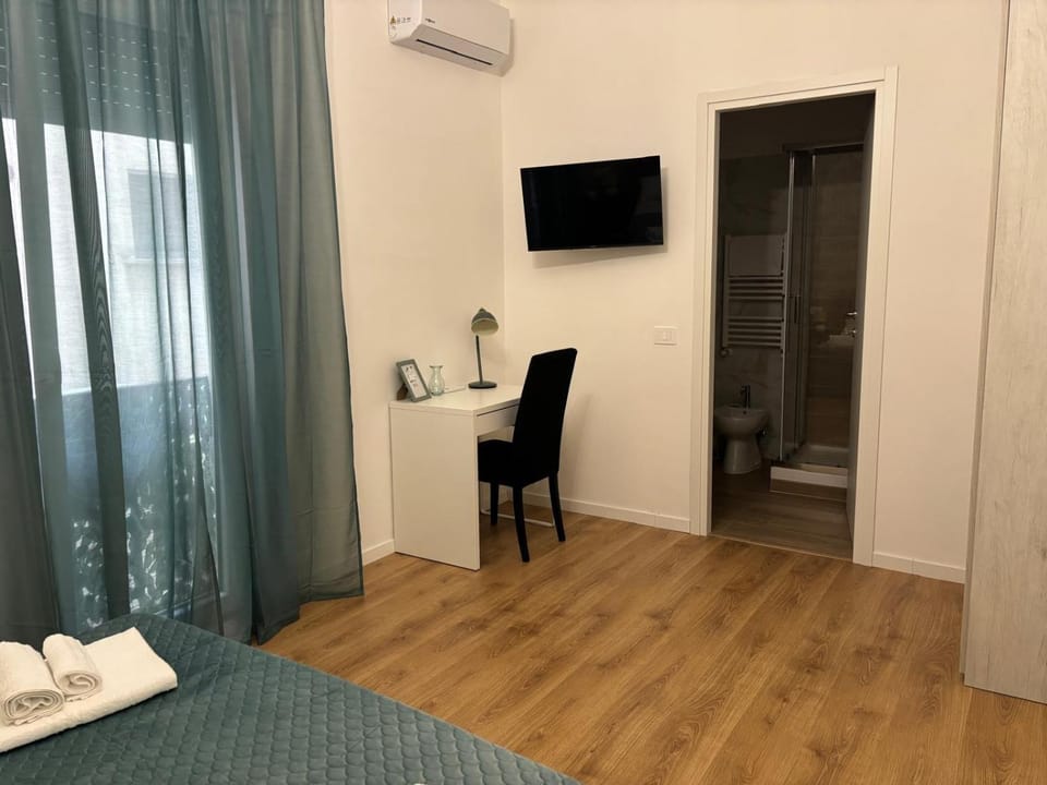 TV and multimedia, Photo of the whole room, air conditioner