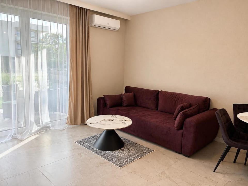 Living room, Seating area, Dining area, air conditioner
