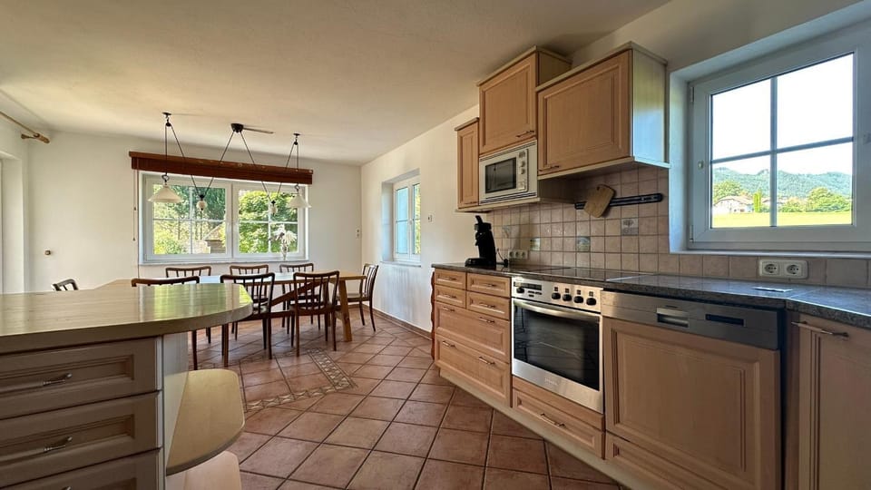 Kitchen or kitchenette, Dining area, dishwasher, oven, stove