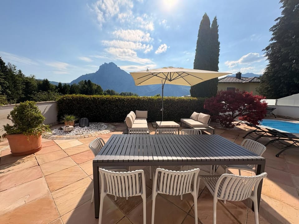 View (from property/room), Balcony/Terrace, Seating area, Mountain view