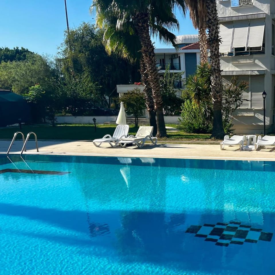 Ground Floor Apartment in the Garden with Excellent Location Apartment in Side