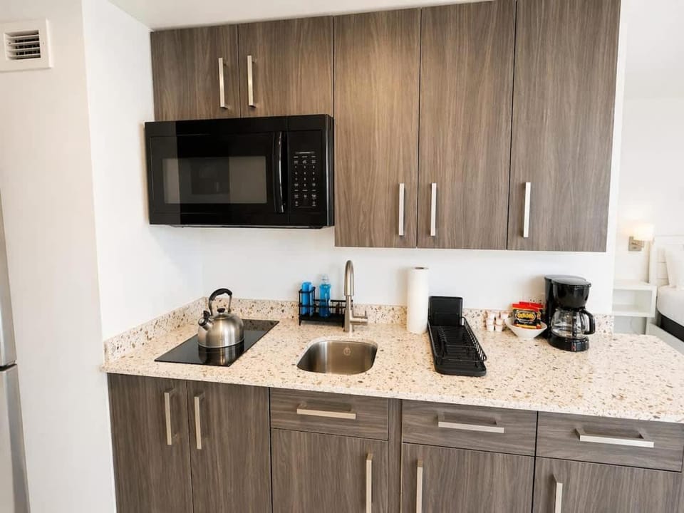 Modern Condo Just Steps from the Beach Apartment in Carolina