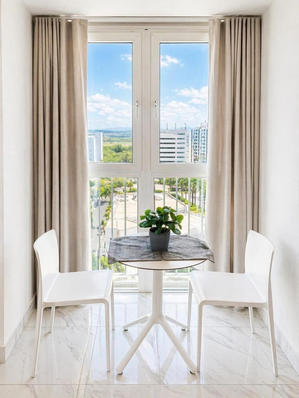 Modern Condo Just Steps from the Beach Apartment in Carolina