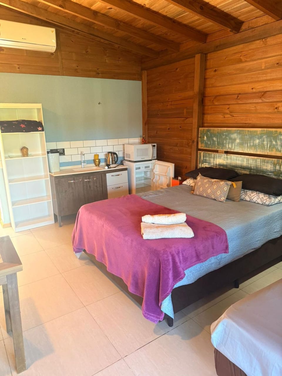 Bedroom, kitchen