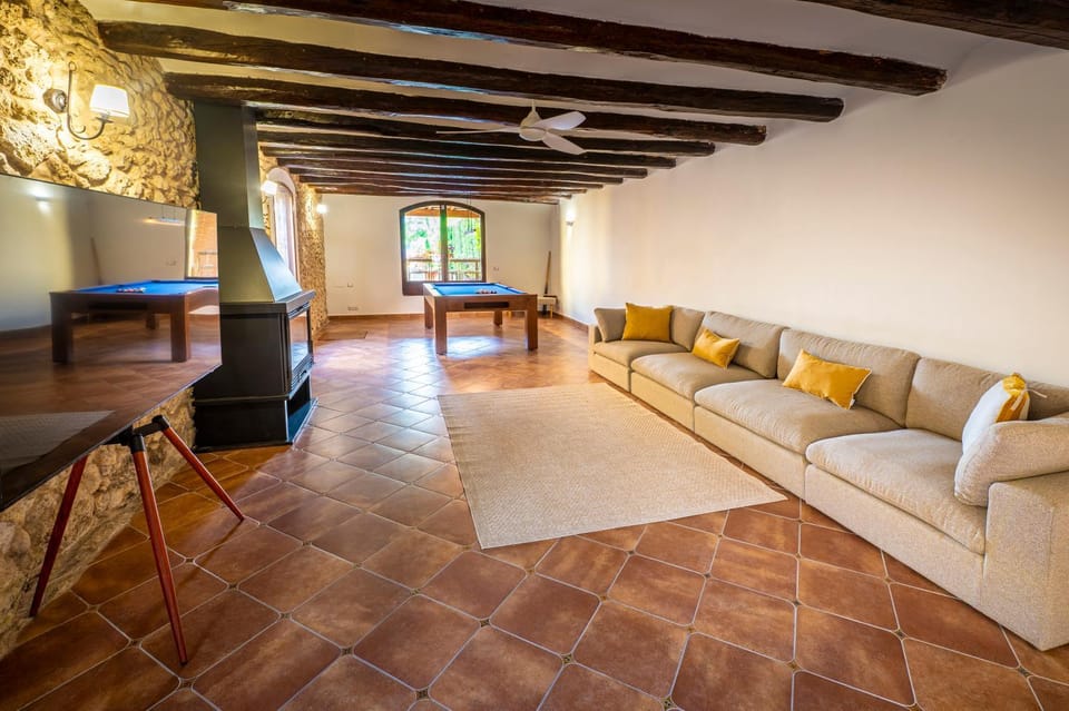 Game Room, Living room