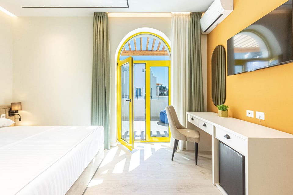 Santorini Luxury Room 4 - Private Terrace, Parking and more Apartment in Vlorë County, Albania