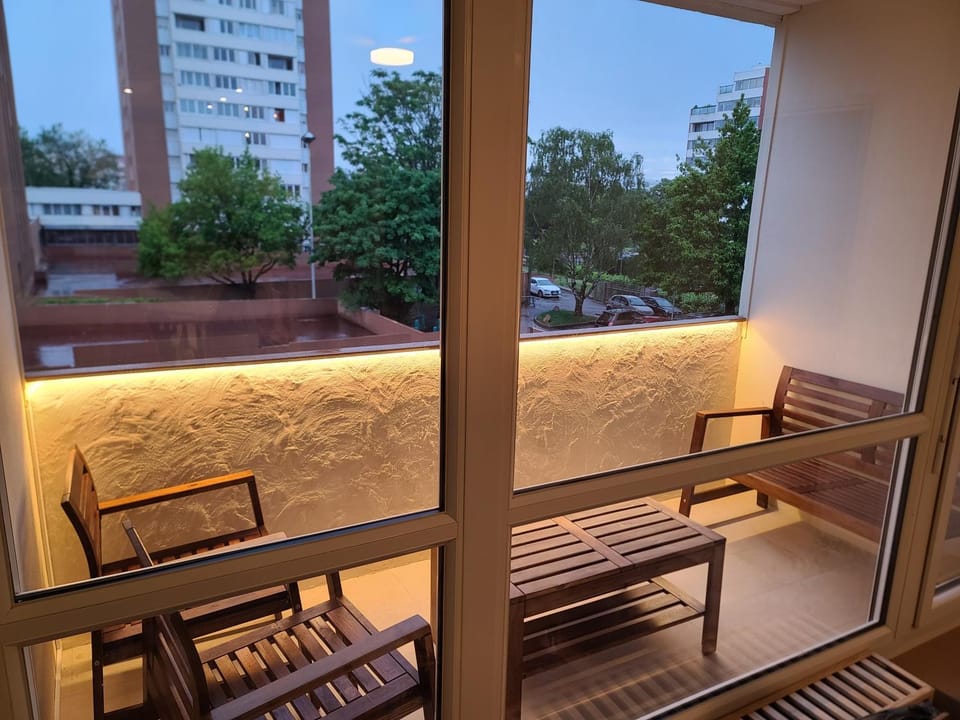 BnGo I L'Oliveraie I 5 chambres, 2 salles de bain, 1 wc, garage, balcon, 9 personnes Apartment in Villeurbanne