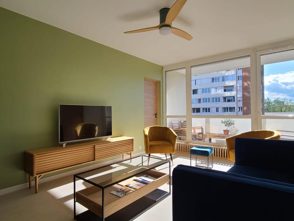 BnGo I L'Oliveraie I 5 chambres, 2 salles de bain, 1 wc, garage, balcon, 9 personnes Apartment in Villeurbanne