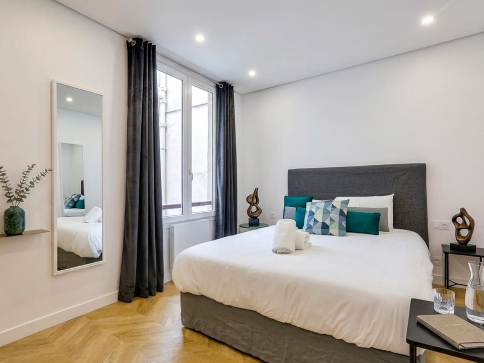 UrbanFlat 92 - Fresh 2 Bedroom Apartment in the center of Paris Apartment in Paris