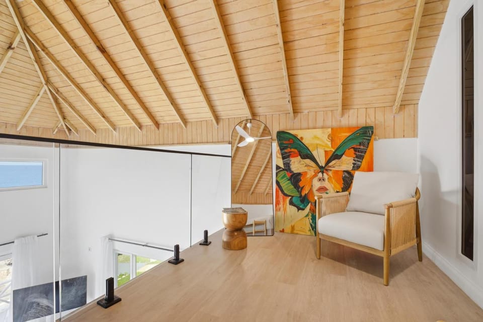 1BR Modern Oceanfront Loft w/ Kitchenette - Syd’s Too Apartment in Negril
