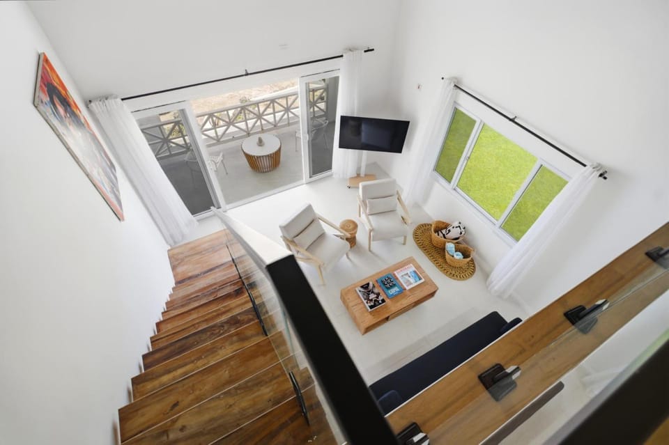 1BR Modern Oceanfront Loft w/ Kitchenette - Syd’s Too Apartment in Negril