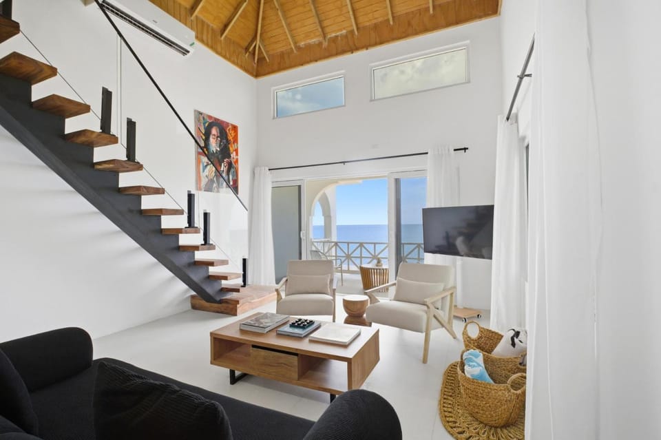 1BR Modern Oceanfront Loft w/ Kitchenette - Syd’s Too Apartment in Negril